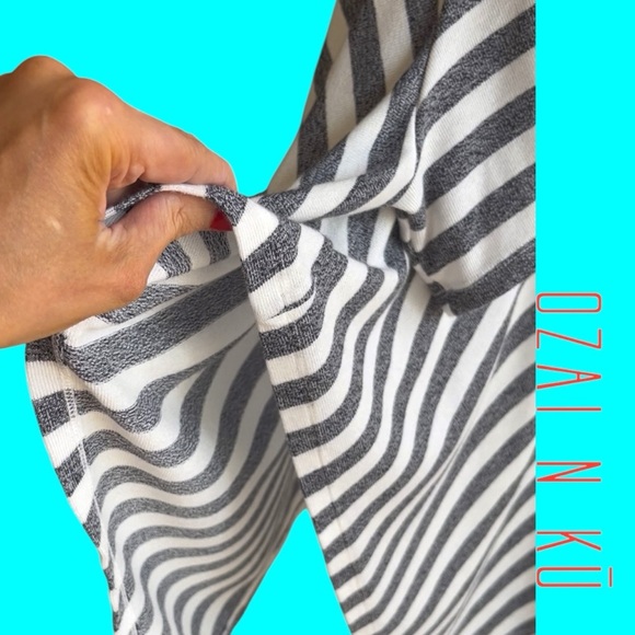 Asymmetric gray, and white top with red detail - Picture 4 of 10